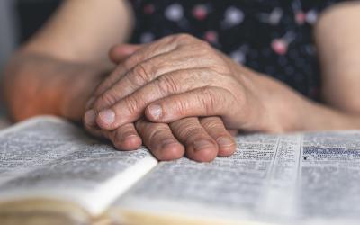 old-woman-reads-bible-hands-close-up