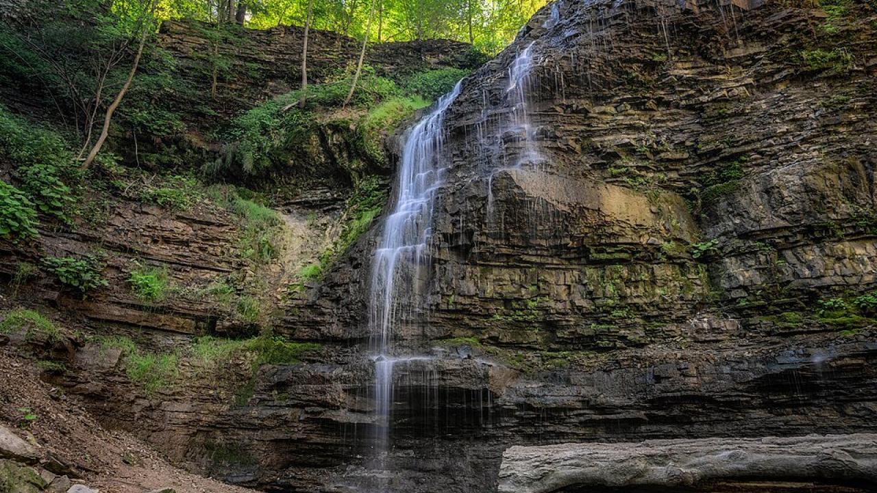 Tiffany Falls Joe deSousa, CC0, via Wikimedia Commons https://upload.wikimedia.org/wikipedia/commons/9/94/Tiffany_Falls%2C_Hamilton%2C_Ontario_%2820876497802%29.jpg 