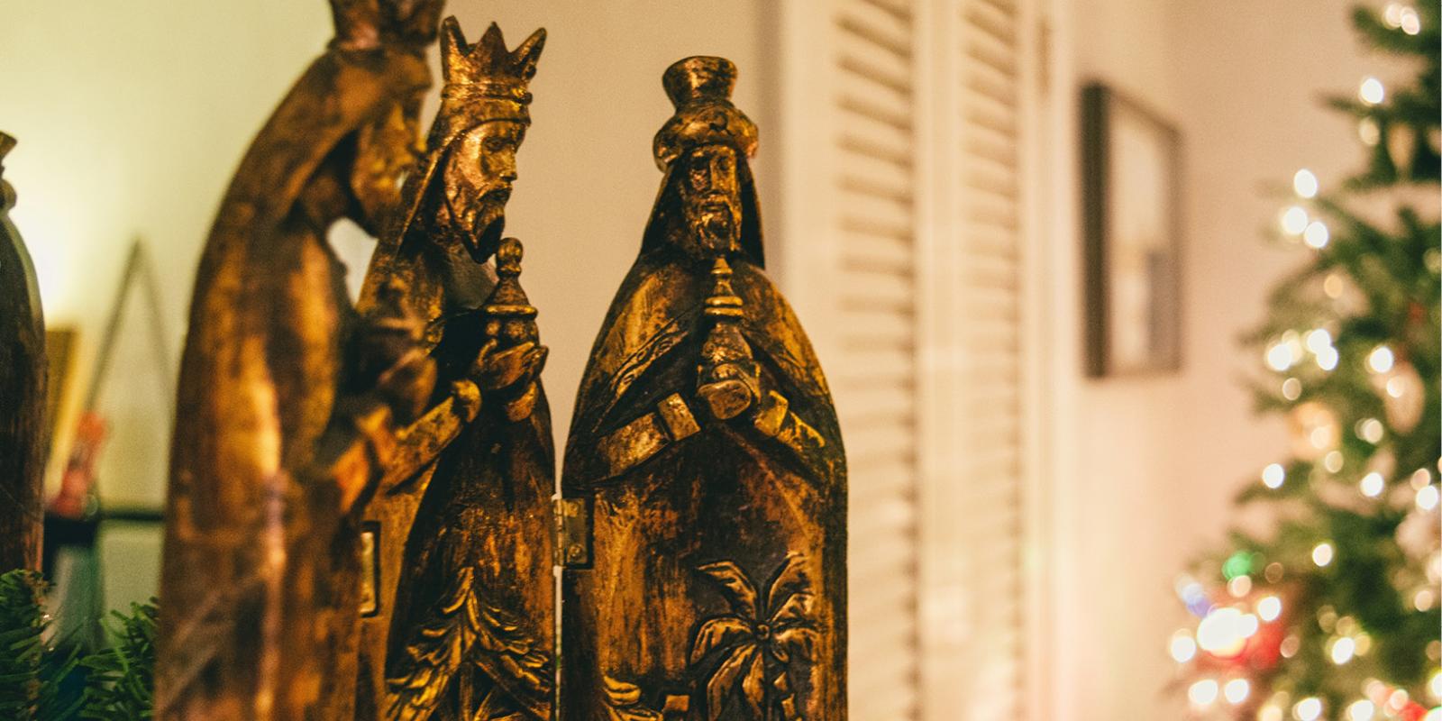 Three magi nativity scene 